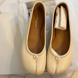 Maison Margiela
Tabi ballet flats